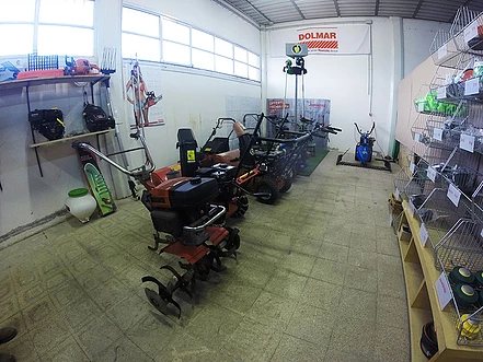 oltre alla rivendità working motors offre anche il servizio di assistenza per mezzi agricoli