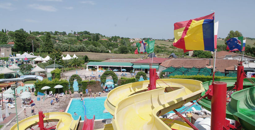 da acquapark fontevivola potrai divertirti su scivoli e gonfiabili adatti a bambini ed adulti